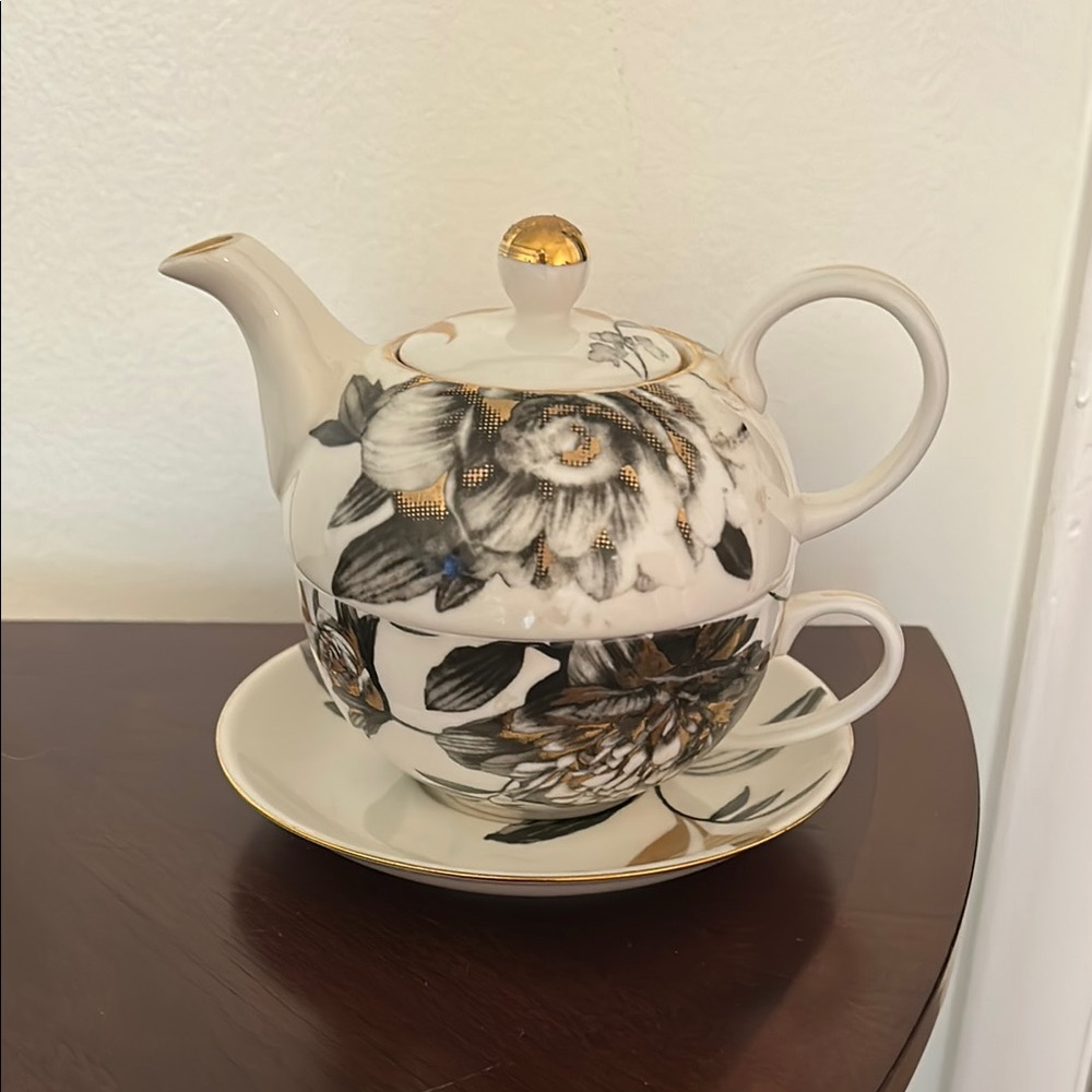 Porcelain 4-Piece Tea For One Teapot and Teacup
